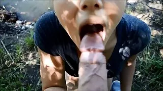 وہ ایک خوبصورت کرسی پر الکسیس فول اچ دی چڑھ گیا اور وہاں فحش پوزیشن لیتا ہے ۔