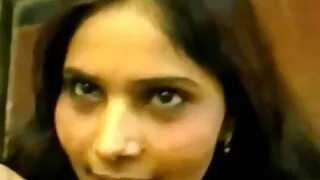 انگلیاں ایک سنہرے بالوں والی لڑکی کے گدا اور فیلم سوپر سکس الکسیس مقعد پر بدل جاتا ہے